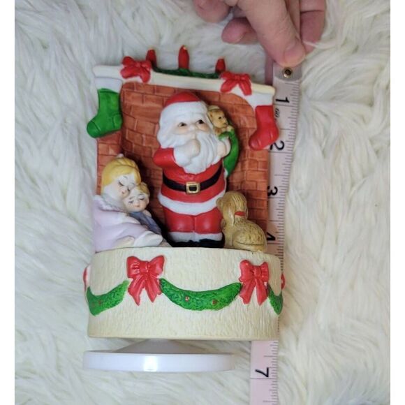 Vintage Santa Claus Ceramic Revolving Music box “Santa Claus Is Coming..” - Picture 7 of 8